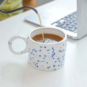 İçecek eşyası moda seramik kupalar basit büyük kulak el yapımı kahve kupa yaratıcı renkler kafe fincan porselen