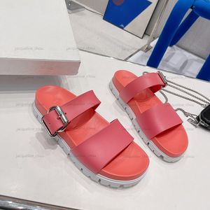 Sandały na platformie letniej Womans Designer zjeżdżają solidne skórzane modne klamra piankowa pianka Kapcie Slider Buty plażowe z pudełkiem
