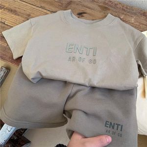 デザイナーベビー子供服男の子女の子服セット夏の高級 Tシャツとショーツトラックスーツ子供服半袖シャツパンツ