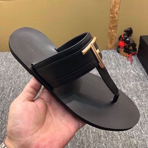 Sandali dal design estivo Pantofole da uomo piatte in gomma T-F Pantofole classiche antiscivolo Infradito da passeggio casual