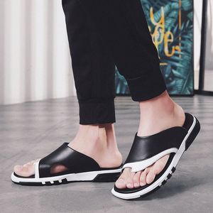 Zapatilla Moda para hombre 2022 Verano Nuevo estilo Zapatillas de cuero genuino Antideslizante Chanclas al aire libre Hombres Zapatos de playa 21ki #