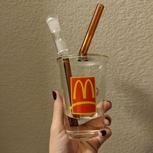 Mini Glass Bongs Portable Beaker Hookah Bubbler Bong McDonald Cup Thick Water Pipes Oil Rigs Ash Catcher med 14mm