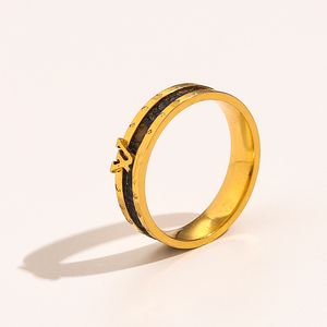 Роскошные ювелирные дизайнерские кольца Женщины 18 тыс. Золотая из нержавеющей стали любовь свадебные принадлежности из искусственного кожа Кольцо.