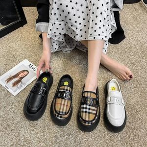 Slippers Women's Fashion New Summer Personality Young People Wear Comfortable Non-Slip Beautiful Beach Sandals