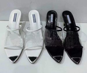 Yeni Lüks Tasarımcı Kadın Terlik Şeffaf PVC Sandallar Kadın Mektup Baskılı Yaz Sıkıcı Slaytlar Leydi Flip Flops Düz Plajı Arkadaş Ayakkabıları A3