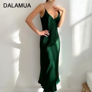 Kadın Kayma Elbise Saten Kolsuz V Yaka Katı Ipek Zarif Vintage Bayan Yaz Kalitesi Kadın Uzun Spagetti Kayışı Elbiseler 220423