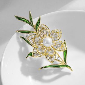 Korean Fashion Elegant Luxury Pearl Brooches Pins with Shining CZ Zircon Simple Flowers Enamel Brooch Jewelry for Women