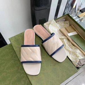 Slippers Leather Sandal Designer women Slides sandal Flip flops Slipper Metal Chain Fashion Summer Beach Bee