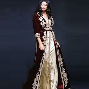 Eightale Caftan Evening Dresses Bourgogne Marocko Kaftan Velvet V-ringar Arabiska Dubai-applikationer Långärmar Bourgogne Party Dress