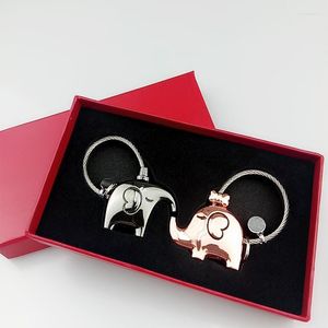 Keychains 2st i Box Elephant Couples Keychain Lovers Key Ring Women's Bag Charm Gift Trinken Pendant For Car Chain Miri22