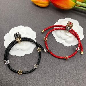 Bracelets de charme Europeias e American Black Black Red Five Point Star usando coroa de casal de corda de caveira coroa braceletcharm