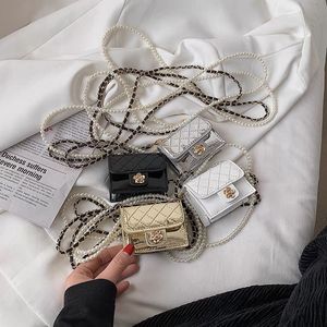 2022 새로운 패션 립스틱 미니 가방 여성 진주 체인 크로스 바디 백 다이아몬드 격자 반짝이는 특허 가죽 스퀘어 가방