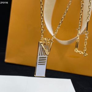 Fashion v Lettere Collane a pendente Stripe Collana marca vintage Donne uomini Acciaio inossidabile Accessori hip hop Accessori NO BOX