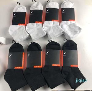 2022 new mens socks Women High Quality Cotton All-match classic Ankle Letter Breathable black and white Football basketball Sports Sock