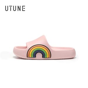 أطفال Utune Slippers Boys Girls Rainbow Beach Sandals Summer Shoes for Kids eva non-slip flic indoor slies 220427