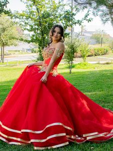 Wspaniała czerwona quinceanera ubiera się od koronki z koronkową koraliką suknię z koralikami Vestidos de quinceanera sweetheart 15 Sweet 16