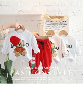 Abiti per bambini primaverili Autunno Neonati maschi Set di abbigliamento per bambini Abbigliamento sportivo per bambini Infant Cartoon Bear T Shirt Pantaloni 1T-5T