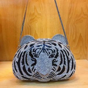 Bolsas de noite Lady Animal Animal Rhinestone Crystal Clutch Purse Party Prom Hollow Out Women Rankes Chain Bolsa Ladies Clutchevening