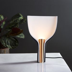 Modern minimalist LED metal night light Nordic fashion living room bedroom hotel Art Deco table lamps