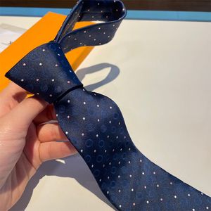 Mens Women Designer Silk Ties With Box Fashion Leather Neck Tie Bow For Men Ladies With Pattern V Letter Neckwear Color Neckties218l