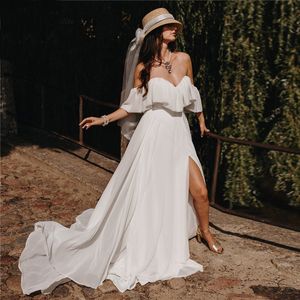 Vestido de noiva Bohemian Sexy High Slit Chiffon Bohemian Off Ombro Backless Summer Beach Vestidos de noiva Uma linha Vestidos de noiva brancos fluidos simples de mariee