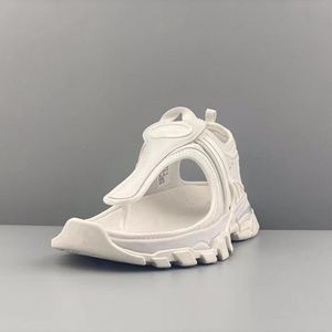 Designer-de senaste designerskor av 2021 mode kvinnors sport sandaler högkvalitativa cut-outs teknik specialmaterial för att vara en cool kille