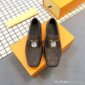 A4 2022 Black Spikes Märke Herr Loafers Lyxiga designerskor Denim och metall paljetter Hög kvalitet Casual Herr Skostorlek 38-46