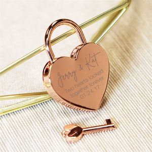 Grawerowany kłódka kształtu serca z kluczowym weselem Walentynki Walentynki Prezent dla kochanków P hepsake Custom Love Token 220707