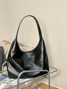 Autumn First Hobo Bags Черная гладкая мягкая кожаная сумка через плечо MM Printing Baguette College Bag