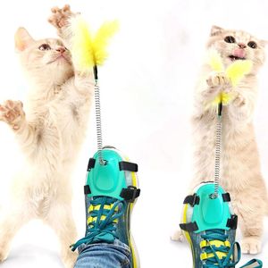 Giocattoli per gatti 1Pcs Creativo Rompicapo a molla Giocattolo interattivo Divertimento a pedale Bacchetta Forniture per animali domestici Favore Gattino