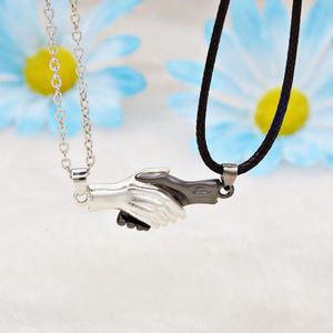 Pendant Necklaces Pcs/set Black White Hand In Magnetic Sweet Couple Attracts Distance Matching Necklace For Women Girls Lover GiftPendant