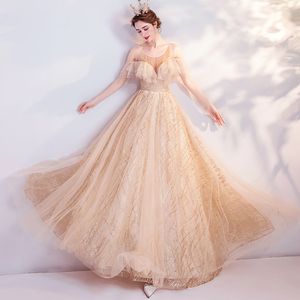 2022 Modest Nya Lace Appliques Bröllopsklänningar En linje Sheer Bateau Neckline Se igenom Knapp Backband Bridal Gown Cap Sleeves