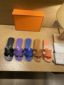 Med box dammväska oran sandal mens tofflor sommar män kvinnor strand glider lychee hud patent läder vattenmelon kunglig turkos kalkdesigner skor