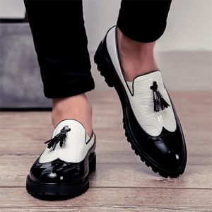 Sapato da moda Sapatos de escritório para homens Casuais Mocassins de couro respiráveis Condução Confortável Deslizamento em três cores 220309