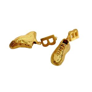 Orecchini con ciondoli per scarpe sportive in oro 18 carati. Copertura in ottone