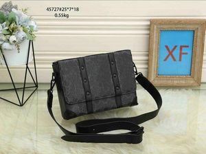 Luxury Shoulder Bag Canvas Cross Body Men Messenger Bags Classic Handbag Satchel Waterproof Exquisite and Su tble Parachute Purse 457 H