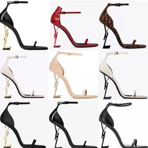 نساء مثير الكعب العالي باريس مصمم رسائل معدنية صندل نساء اللباس أحذية مفتوحة اصبع القدم النعال الأزياء مضخات الجلود