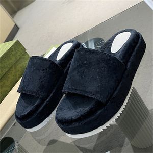 Модные женские сандалии мужские тапочки скользят шлепанцы на платформе бархатные квартиры вышитые конфеты с конфеткой резиновая желе-желе для обуви высоких каблуков.