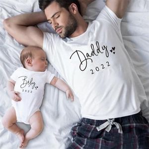 Lustige Baby-Papa-Familien-passende Kleidung, einfache Schwangerschaftsankündigung, Familien-Look-T-Shirt, Baby-Papa-passende Kleidung 220531