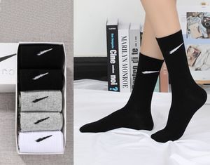 Herrstrumpor Dam Högkvalitativ bomull klassisk fotled Bokstav basket Sportsocka med box