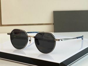 Solglasögon för kvinnor och män Summer vers One 150 Style Anti-ultraviolet Retro Plate Full Frame Gereeglasses Random Box