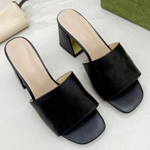 Popular fashion slippers sandals well known brands classic simple vamp with gold logo to highlight the brand charm Casual all match daily thick heel slippers sandal