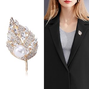 Pins Brooches Fashion High-end Luxury Rhinestone Pearl Leaf Brooch Temperament All-match Suit Coat Corsage AccessoriesPins