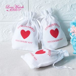 50pcs Hangover Kit Wedding Souvenir Holder Bag 9x14cm Cuore Cotton Gift First Aid Gift Bag Bomboniere per una vacanza fatta a mano T200115