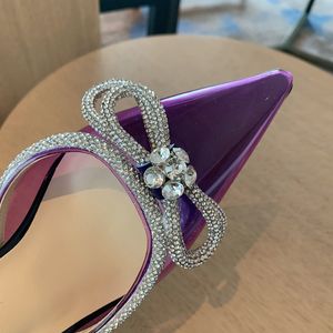 Designer de sapatos femininos de verão Designers mach Cor transparente PVC Bow Pumps Cristal Embelezado strass Saltos agulha para noite san