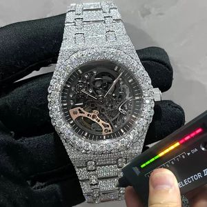 Дизайнерские наблюдатели Новая версия 2022 Moissanite Stones Skeleton Watch Pass Test Mens Diamonds Toping Mechanical Mechany ETA