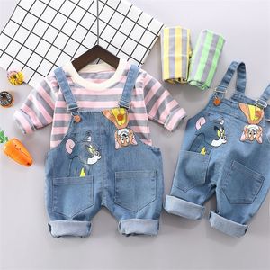 Bambini Cotton Out Clothes Toddler Primavera Autunno Baby Boy Girls Stripe T Shirt Cartoon Bib Pants 2 pezzi / set Outfit Kid Tuta 220507