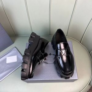 2022S Nya män Formella Business Brogue Shoes Men s Brand Designer Party Bröllopsklänning Skor Manlig äkta läder Casual Oxfords Loafers Storlek