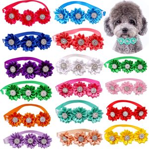 50/100st Pet Dog Apparel Bow Ties Flowers Collar With Shiny Rhinestones Ljusa färg små mellersta slipsar husdjur levererar hundtillbehör