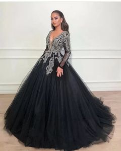 Dubai Arabisch Schwarzes Abendkleid Ballkleider V-Ausschnitt Lange Ärmel Pailletten Perlen Spitze Applikation Süße 16 Kleider A-Linie Quinceanera-Kleider Vestidos